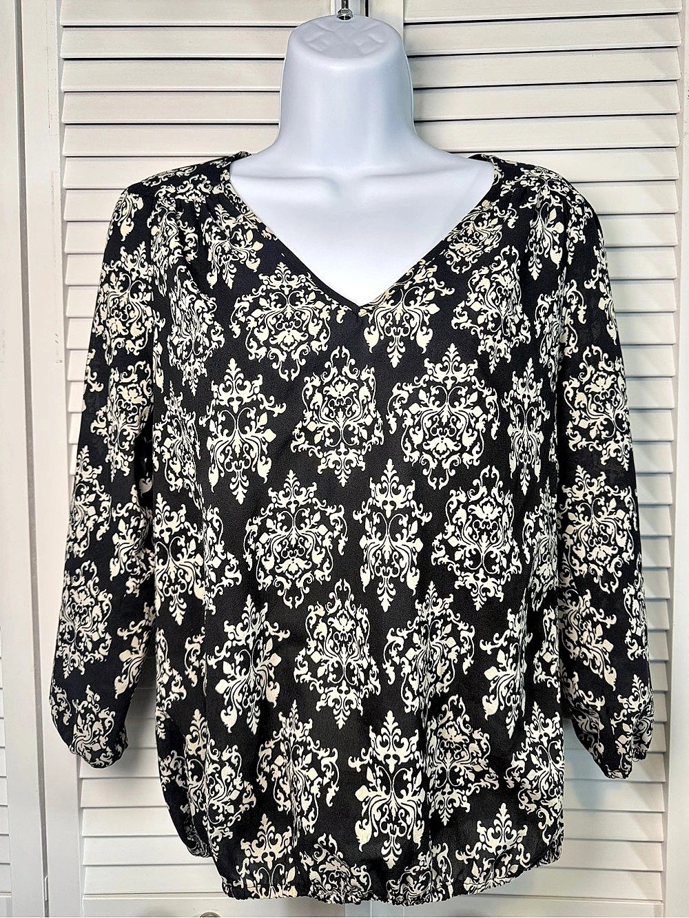 Daniel Rainn Paisley V-Neck Blouse in Black & Beige Size Small